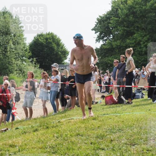 15.06.2025 - 27. Vierlanden-Triathlon KatJ http://msf.ph/oto/8009385 15.06.2025 10:07:36 Schwimmen 374, 379, 391, 414, 468 meine-sportfotos.de