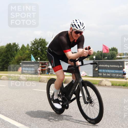 21.06.2025 - 27. Vierlanden-Triathlon H.Heesch http://msf.ph/oto/8009389 15.06.2025 12:24:07 Radfahren 658, 871 meine-sportfotos.de