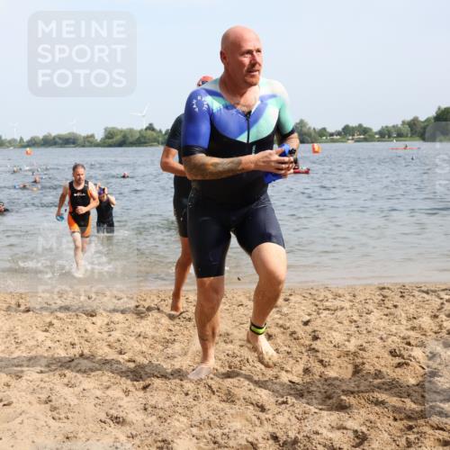 15.06.2025 - 27. Vierlanden-Triathlon Lena Gebhardt http://msf.ph/oto/8009391 15.06.2025 10:06:44 Schwimmen 367, 386, 388, 396, 423, 440, 441, 457 meine-sportfotos.de