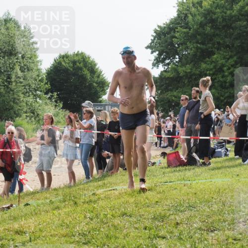 15.06.2025 - 27. Vierlanden-Triathlon KatJ http://msf.ph/oto/8009392 15.06.2025 10:07:36 Schwimmen 374, 379, 391, 414, 468 meine-sportfotos.de