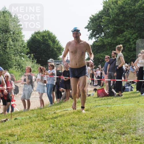 15.06.2025 - 27. Vierlanden-Triathlon KatJ http://msf.ph/oto/8009396 15.06.2025 10:07:36 Schwimmen 374, 379, 391, 414, 468 meine-sportfotos.de