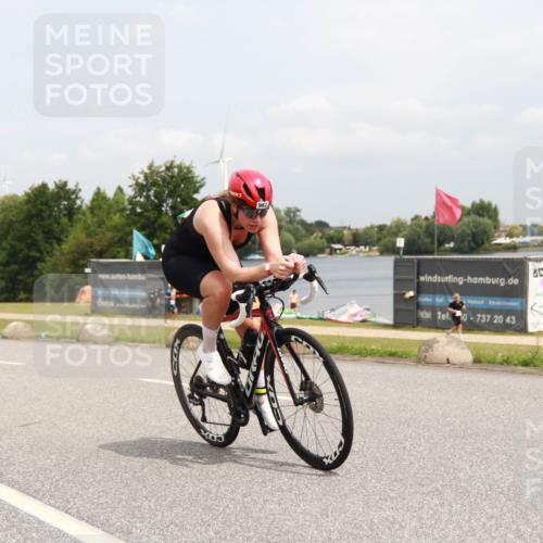 21.06.2025 - 27. Vierlanden-Triathlon H.Heesch http://msf.ph/oto/8009401 15.06.2025 12:24:23 Radfahren 962 meine-sportfotos.de