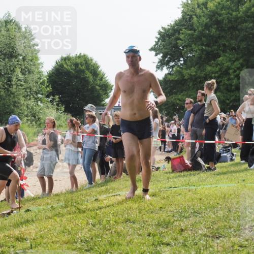 15.06.2025 - 27. Vierlanden-Triathlon KatJ http://msf.ph/oto/8009402 15.06.2025 10:07:36 Schwimmen 374, 379, 391, 414, 468 meine-sportfotos.de