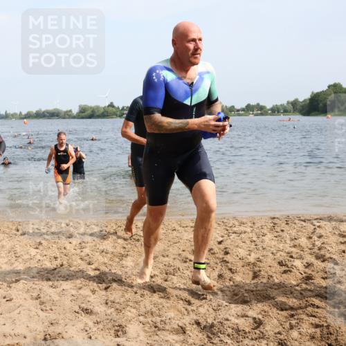 15.06.2025 - 27. Vierlanden-Triathlon Lena Gebhardt http://msf.ph/oto/8009405 15.06.2025 10:06:44 Schwimmen 367, 386, 388, 396, 423, 440, 441, 457 meine-sportfotos.de