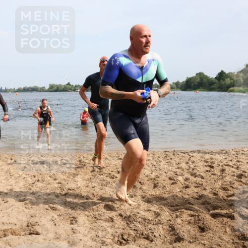 15.06.2025 - 27. Vierlanden-Triathlon Lena Gebhardt http://msf.ph/oto/8009418 15.06.2025 10:06:44 Schwimmen 367, 386, 388, 396, 423, 440, 441, 457 meine-sportfotos.de