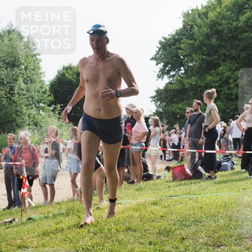 15.06.2025 - 27. Vierlanden-Triathlon KatJ http://msf.ph/oto/8009428 15.06.2025 10:07:37 Schwimmen 379, 391, 414, 468 meine-sportfotos.de
