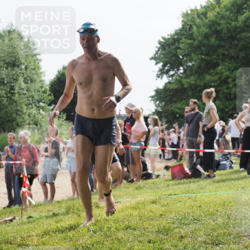 15.06.2025 - 27. Vierlanden-Triathlon KatJ http://msf.ph/oto/8009434 15.06.2025 10:07:37 Schwimmen 379, 391, 414, 468 meine-sportfotos.de