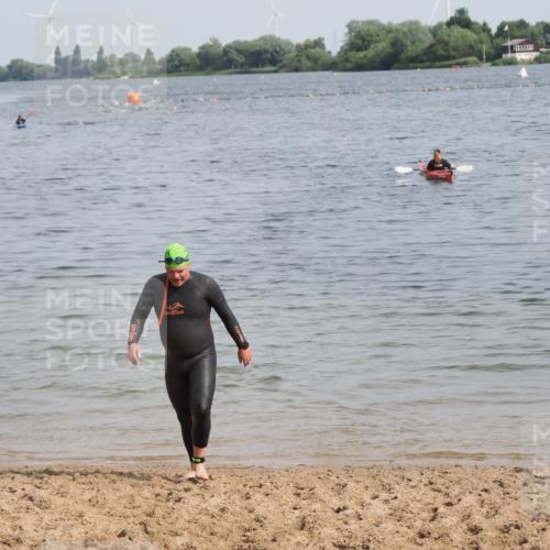 21.06.2025 - 27. Vierlanden-Triathlon MichiJ http://msf.ph/oto/8009437 15.06.2026 10:10:58 Schwimmen 451 meine-sportfotos.de
