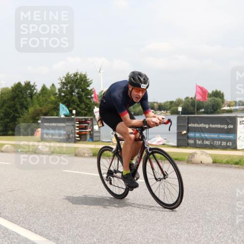 21.06.2025 - 27. Vierlanden-Triathlon H.Heesch http://msf.ph/oto/8009445 15.06.2025 12:25:12 Radfahren 835 meine-sportfotos.de