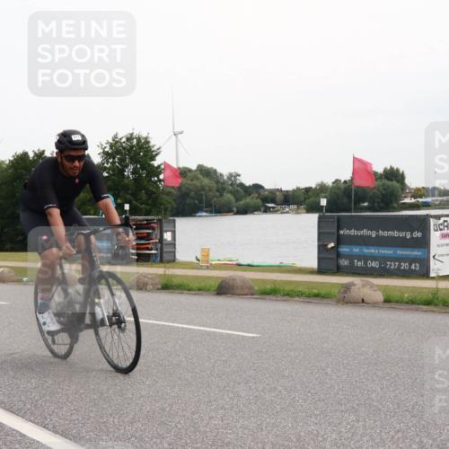 15.06.2025 - 27. Vierlanden-Triathlon H.Heesch http://msf.ph/oto/8009448 15.06.2025 10:54:18 Radfahren 317, 454, 540, 570 meine-sportfotos.de