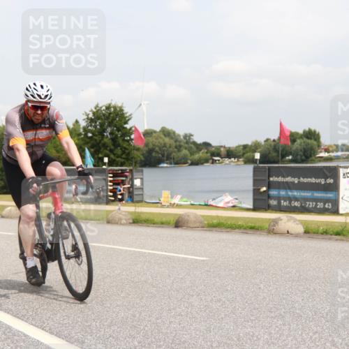 21.06.2025 - 27. Vierlanden-Triathlon H.Heesch http://msf.ph/oto/8009449 15.06.2025 12:25:19 Radfahren 801 meine-sportfotos.de