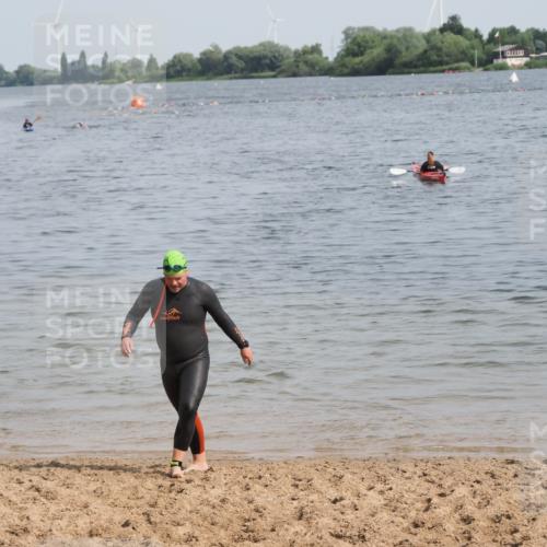 21.06.2025 - 27. Vierlanden-Triathlon MichiJ http://msf.ph/oto/8009450 15.06.2026 10:10:58 Schwimmen 451 meine-sportfotos.de
