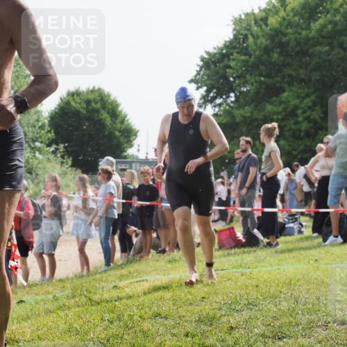 15.06.2025 - 27. Vierlanden-Triathlon KatJ http://msf.ph/oto/8009452 15.06.2025 10:07:38 Schwimmen 379, 391, 414, 468 meine-sportfotos.de