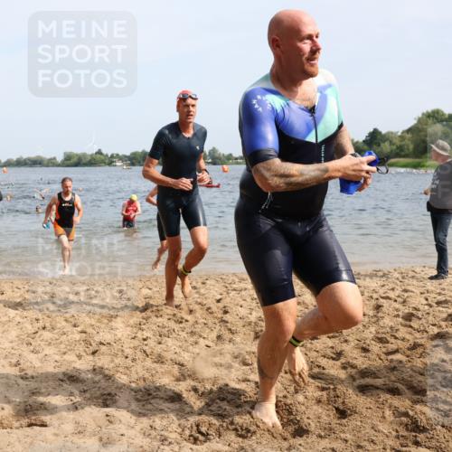 15.06.2025 - 27. Vierlanden-Triathlon Lena Gebhardt http://msf.ph/oto/8009454 15.06.2025 10:06:45 Schwimmen 367, 386, 388, 396, 423, 440, 441, 457 meine-sportfotos.de