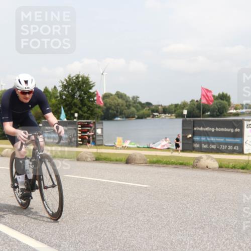 21.06.2025 - 27. Vierlanden-Triathlon H.Heesch http://msf.ph/oto/8009475 15.06.2025 12:25:47 Radfahren 645, 981 meine-sportfotos.de