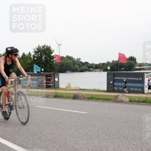 15.06.2025 - 27. Vierlanden-Triathlon H.Heesch http://msf.ph/oto/8009480 15.06.2025 10:54:25 Radfahren 123, 570, 635 meine-sportfotos.de