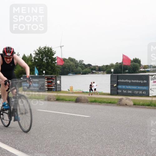 15.06.2025 - 27. Vierlanden-Triathlon H.Heesch http://msf.ph/oto/8009488 15.06.2025 10:54:39 Radfahren 379 meine-sportfotos.de