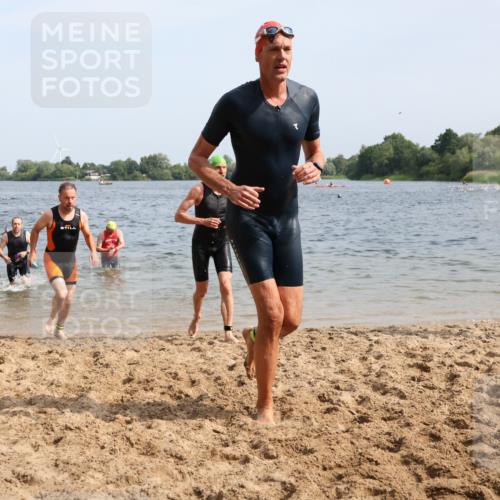 15.06.2025 - 27. Vierlanden-Triathlon Lena Gebhardt http://msf.ph/oto/8009491 15.06.2025 10:06:45 Schwimmen 367, 386, 388, 396, 423, 440, 441, 457 meine-sportfotos.de