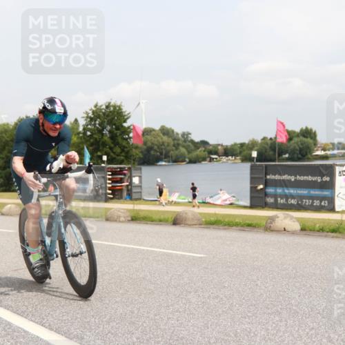 21.06.2025 - 27. Vierlanden-Triathlon H.Heesch http://msf.ph/oto/8009506 15.06.2025 12:26:24 Radfahren 799 meine-sportfotos.de