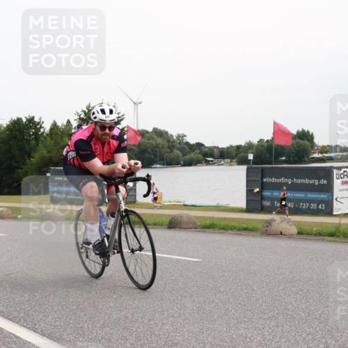 15.06.2025 - 27. Vierlanden-Triathlon H.Heesch http://msf.ph/oto/8009507 15.06.2025 10:54:50 Radfahren 90, 241 meine-sportfotos.de