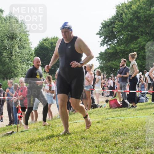 15.06.2025 - 27. Vierlanden-Triathlon KatJ http://msf.ph/oto/8009509 15.06.2025 10:07:39 Schwimmen 379, 391, 468 meine-sportfotos.de