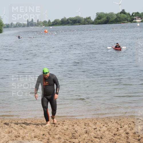 21.06.2025 - 27. Vierlanden-Triathlon MichiJ http://msf.ph/oto/8009510 15.06.2026 10:10:59 Schwimmen 451 meine-sportfotos.de