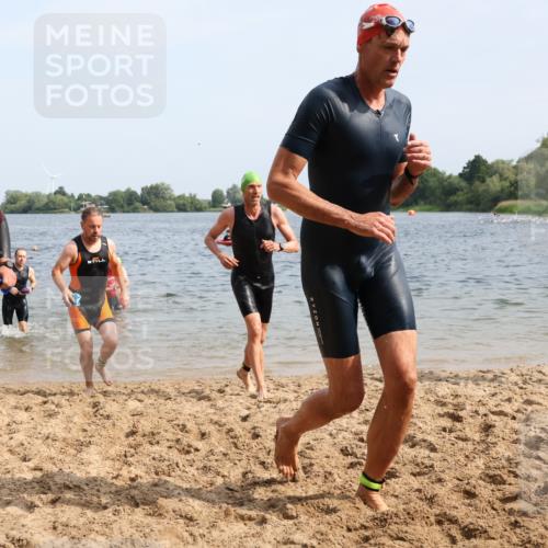 15.06.2025 - 27. Vierlanden-Triathlon Lena Gebhardt http://msf.ph/oto/8009517 15.06.2025 10:06:46 Schwimmen 367, 386, 388, 396, 423, 441, 457, 467 meine-sportfotos.de