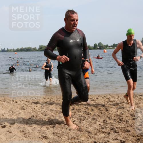 15.06.2025 - 27. Vierlanden-Triathlon Lena Gebhardt http://msf.ph/oto/8009519 15.06.2025 10:06:47 Schwimmen 367, 386, 388, 396, 423, 429, 441, 457, 467 meine-sportfotos.de