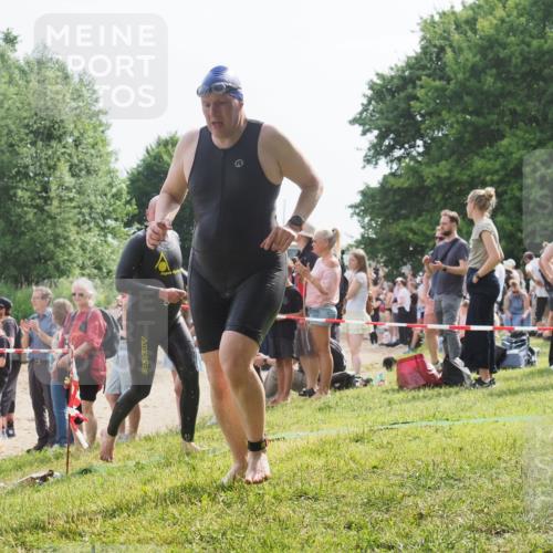 15.06.2025 - 27. Vierlanden-Triathlon KatJ http://msf.ph/oto/8009526 15.06.2025 10:07:39 Schwimmen 379, 391, 468 meine-sportfotos.de