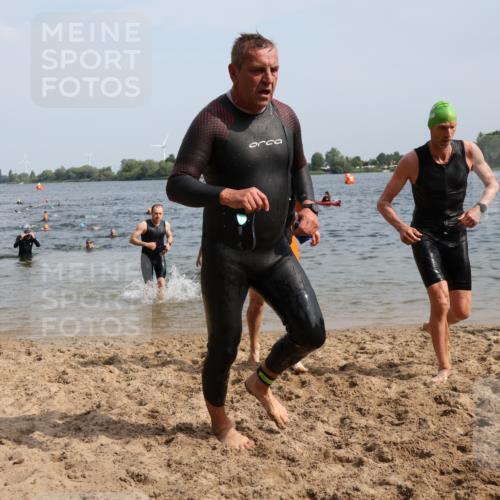 15.06.2025 - 27. Vierlanden-Triathlon Lena Gebhardt http://msf.ph/oto/8009530 15.06.2025 10:06:47 Schwimmen 367, 386, 388, 396, 423, 429, 441, 457, 467 meine-sportfotos.de