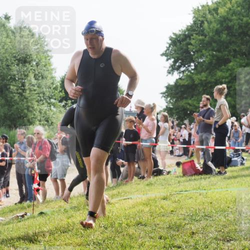 15.06.2025 - 27. Vierlanden-Triathlon KatJ http://msf.ph/oto/8009539 15.06.2025 10:07:39 Schwimmen 379, 391, 468 meine-sportfotos.de