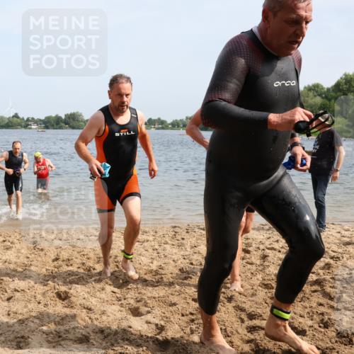 15.06.2025 - 27. Vierlanden-Triathlon Lena Gebhardt http://msf.ph/oto/8009544 15.06.2025 10:06:47 Schwimmen 367, 386, 388, 396, 423, 429, 441, 457, 467 meine-sportfotos.de