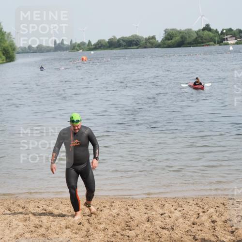 21.06.2025 - 27. Vierlanden-Triathlon MichiJ http://msf.ph/oto/8009549 15.06.2026 10:11:00 Schwimmen 451 meine-sportfotos.de