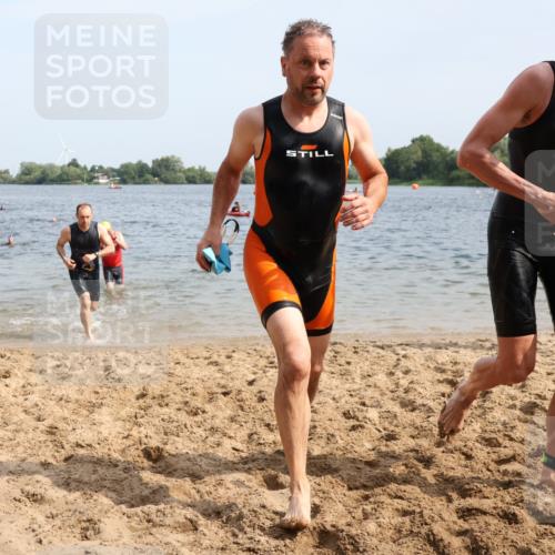 15.06.2025 - 27. Vierlanden-Triathlon Lena Gebhardt http://msf.ph/oto/8009559 15.06.2025 10:06:48 Schwimmen 367, 386, 388, 396, 423, 429, 441, 457, 467 meine-sportfotos.de