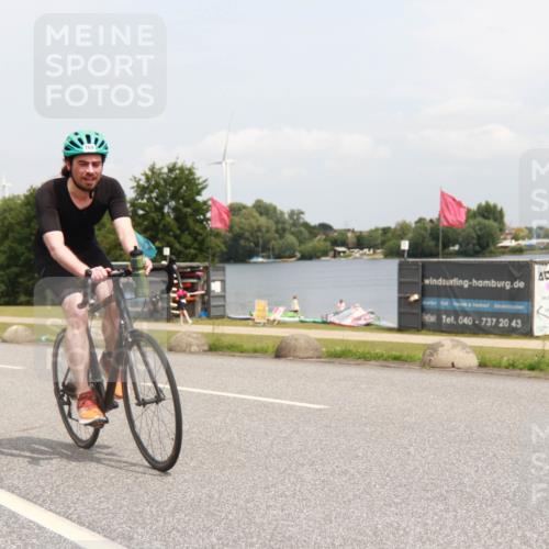 21.06.2025 - 27. Vierlanden-Triathlon H.Heesch http://msf.ph/oto/8009561 15.06.2025 12:26:57 Radfahren 769, 860 meine-sportfotos.de