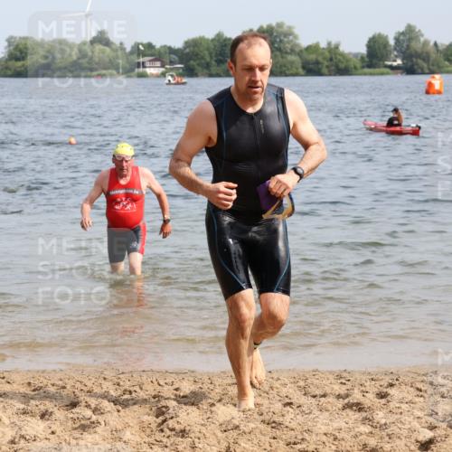 15.06.2025 - 27. Vierlanden-Triathlon Lena Gebhardt http://msf.ph/oto/8009580 15.06.2025 10:06:49 Schwimmen 131, 367, 386, 388, 396, 423, 429, 441, 457, 467 meine-sportfotos.de