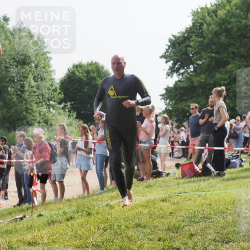 15.06.2025 - 27. Vierlanden-Triathlon KatJ http://msf.ph/oto/8009583 15.06.2025 10:07:40 Schwimmen 379, 391, 468 meine-sportfotos.de