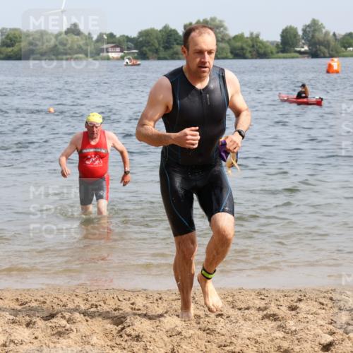 15.06.2025 - 27. Vierlanden-Triathlon Lena Gebhardt http://msf.ph/oto/8009590 15.06.2025 10:06:49 Schwimmen 131, 367, 386, 388, 396, 423, 429, 441, 457, 467 meine-sportfotos.de