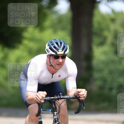 15.06.2025 - 7 Türme Triathlon Yannick Fuchs http://msf.ph/oto/8009592 15.06.2025 12:43:10 Radfahren 392, 590 meine-sportfotos.de