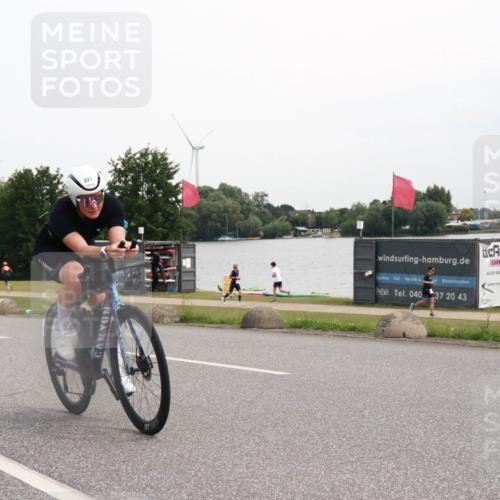 15.06.2025 - 27. Vierlanden-Triathlon H.Heesch http://msf.ph/oto/8009603 15.06.2025 10:55:36 Radfahren 167, 221, 528, 559 meine-sportfotos.de