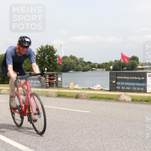 21.06.2025 - 27. Vierlanden-Triathlon H.Heesch http://msf.ph/oto/8009610 15.06.2025 12:28:09 Radfahren 845, 857, 892 meine-sportfotos.de