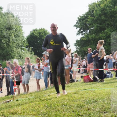 15.06.2025 - 27. Vierlanden-Triathlon KatJ http://msf.ph/oto/8009613 15.06.2025 10:07:41 Schwimmen 379, 391, 468 meine-sportfotos.de