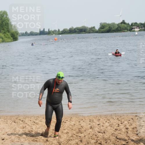 21.06.2025 - 27. Vierlanden-Triathlon MichiJ http://msf.ph/oto/8009618 15.06.2026 10:11:02 Schwimmen 451 meine-sportfotos.de