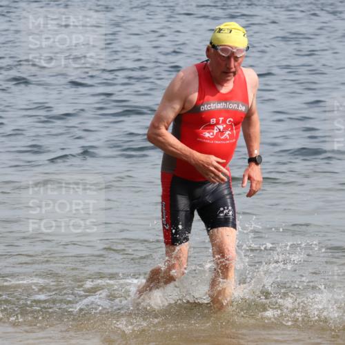 15.06.2025 - 27. Vierlanden-Triathlon Lena Gebhardt http://msf.ph/oto/8009620 15.06.2025 10:06:51 Schwimmen 131, 367, 386, 388, 396, 423, 429, 441, 457, 467 meine-sportfotos.de