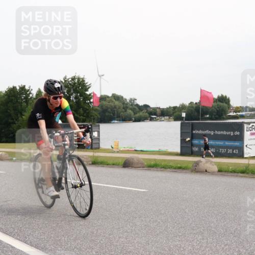 15.06.2025 - 27. Vierlanden-Triathlon H.Heesch http://msf.ph/oto/8009631 15.06.2025 10:56:04 Radfahren 182, 590 meine-sportfotos.de
