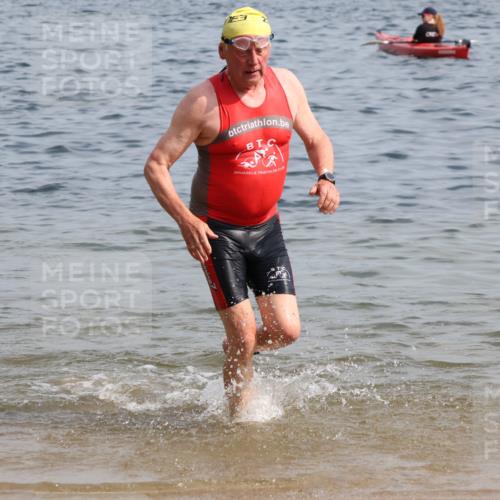 15.06.2025 - 27. Vierlanden-Triathlon Lena Gebhardt http://msf.ph/oto/8009634 15.06.2025 10:06:52 Schwimmen 131, 367, 386, 388, 396, 423, 429, 441, 457, 467 meine-sportfotos.de