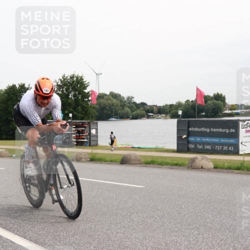 15.06.2025 - 27. Vierlanden-Triathlon H.Heesch http://msf.ph/oto/8009638 15.06.2025 10:56:07 Radfahren 182, 590 meine-sportfotos.de