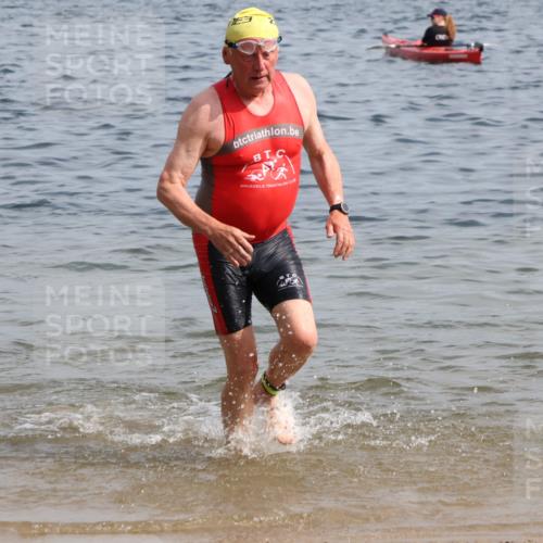 15.06.2025 - 27. Vierlanden-Triathlon Lena Gebhardt http://msf.ph/oto/8009640 15.06.2025 10:06:52 Schwimmen 131, 367, 386, 388, 396, 423, 429, 441, 457, 467 meine-sportfotos.de