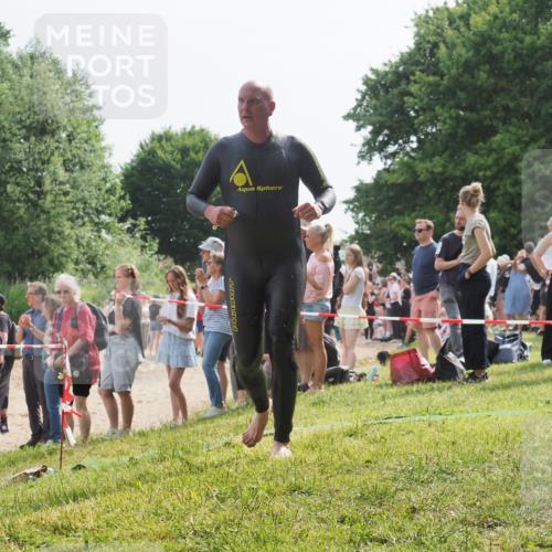 15.06.2025 - 27. Vierlanden-Triathlon KatJ http://msf.ph/oto/8009643 15.06.2025 10:07:41 Schwimmen 379, 391, 468 meine-sportfotos.de