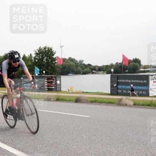 15.06.2025 - 27. Vierlanden-Triathlon H.Heesch http://msf.ph/oto/8009644 15.06.2025 10:56:16 Radfahren 490 meine-sportfotos.de